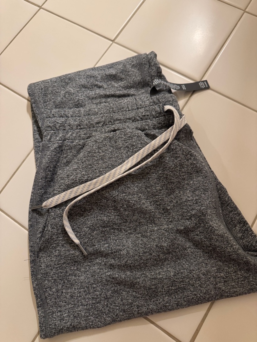 Vuori Heather Gray Knit joggers